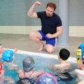 1092_swimming_teacher_kids_in_pool660x371.jpg