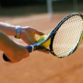 699_women_tennis_grip.jpg